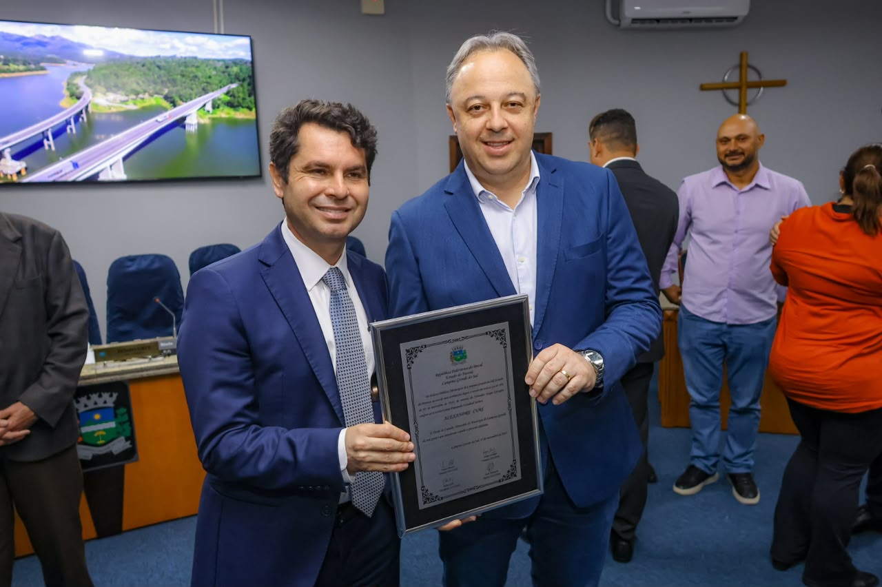 Bihl Zanetti recebendo homenagem